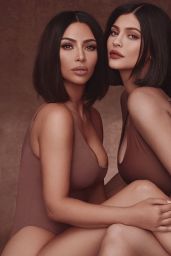 Kim Kardashian - Personal Pics 12/04/2018