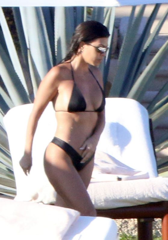 Kourtney Kardashian in Bikini 12/22/2018
