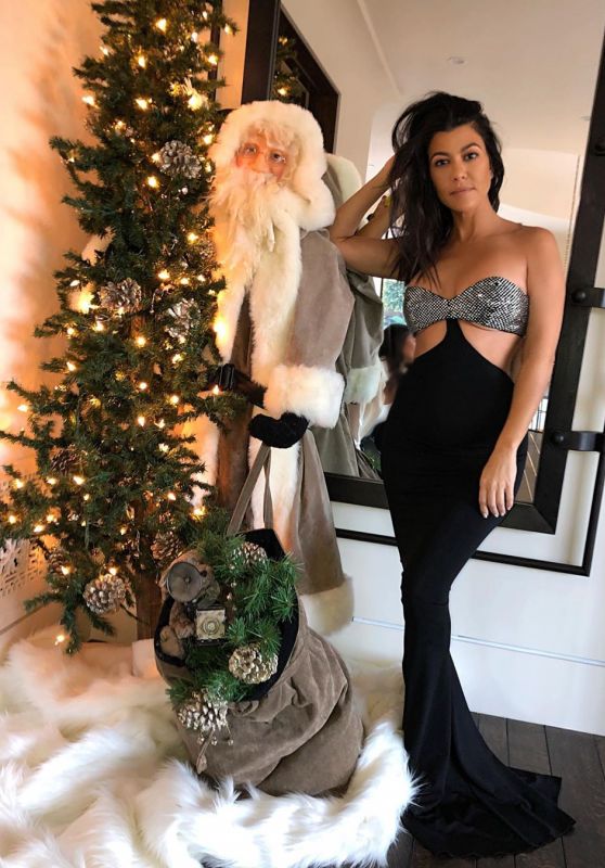 Kourtney Kardashian - Personal Pics 12/24/2018
