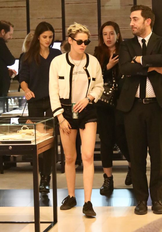 Kristen Stewart – Shopping in Beverly Hills 12/20/2018