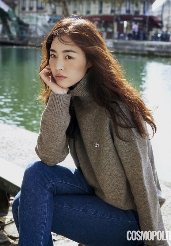 Lee Yeon Hee - Cosmopolitan Korea December 2018