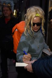 Lily Allen - Arriving at The Stage Door of The Olympia Theatre in Dublin 12/11/2018