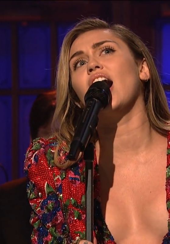 Miley Cyrus Performs Live on Saturday Night Live 12/15/2018