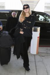 Paris Hilton Travel Style - LAX in Los Angeles 12/26/2018