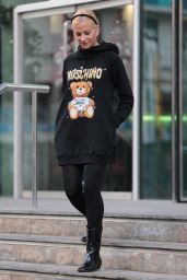 Pixie Lott Street Style - Leaving Her Hotel in Manchester 12/13/2018