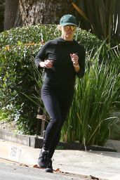 Reese Witherspoon - Jogging in Santa Monica 12/09/2018