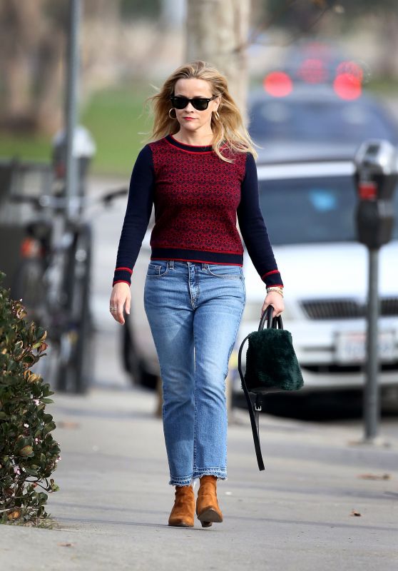 Reese Witherspoon Street Style 12/23/2018