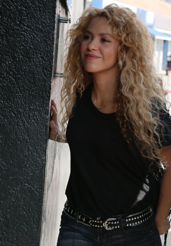 Shakira - Out in Barcelona 12/14/2018