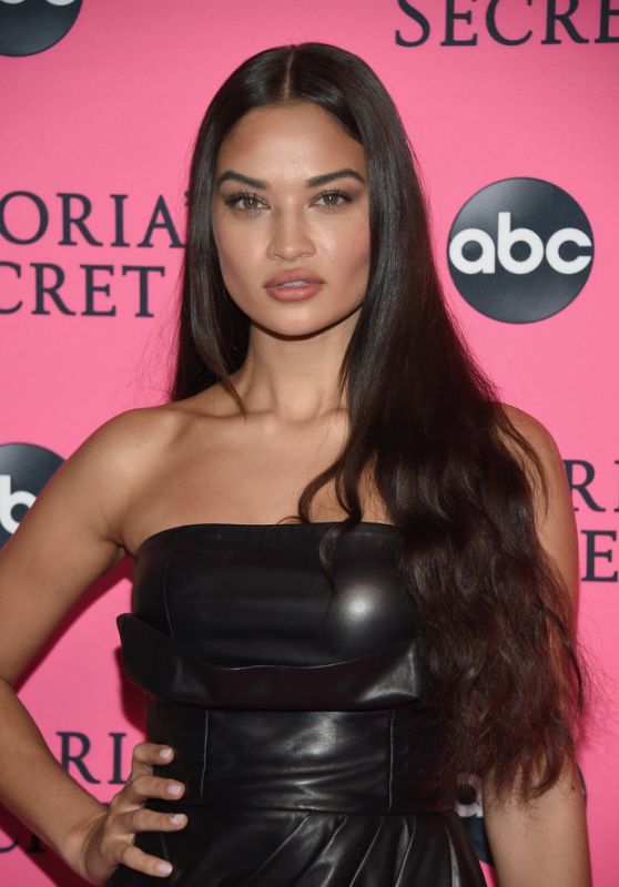 Shanina Shaik – 2018 Victoria’s Secret Viewing Party in NYC