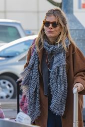 Sienna Miller Travel Style 12/27/2018