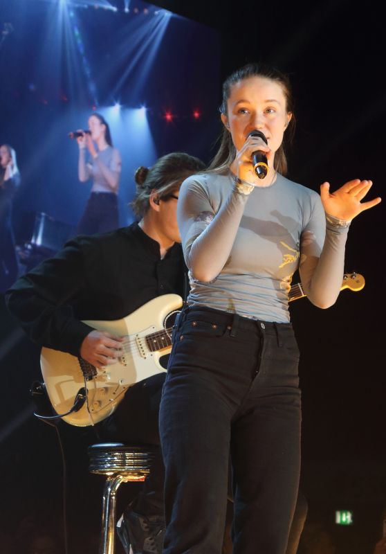 Sigrid – Ellie Goulding for Streets Of London Charity Event