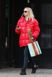 Sophie Turner - Christmas Shopping in New York 12/20/2018