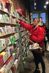 Sophie Turner - Christmas Shopping in New York 12/20/2018