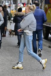 Sophie Turner Street Style 12/13/2018