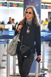 Suki Waterhouse in Travel Outfit 12/02/2018