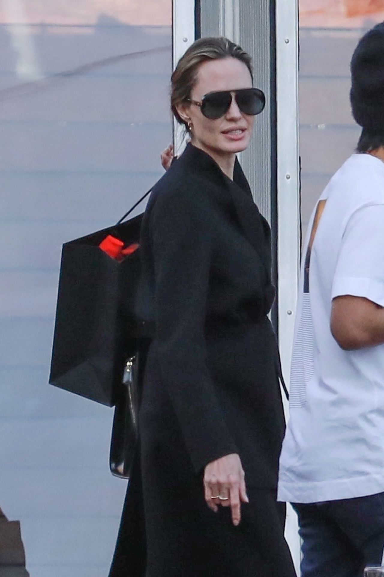 https://celebmafia.com/wp-content/uploads/2019/01/angelina-jolie-out-in-west-hollywood-01-08-2019-5.jpg