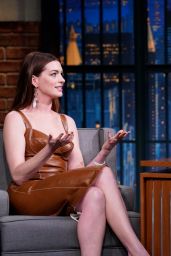 Anne Hathaway Appeared on Late Night With Seth Meyers 01/23/2019