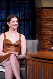 Anne Hathaway Appeared on Late Night With Seth Meyers 01/23/2019