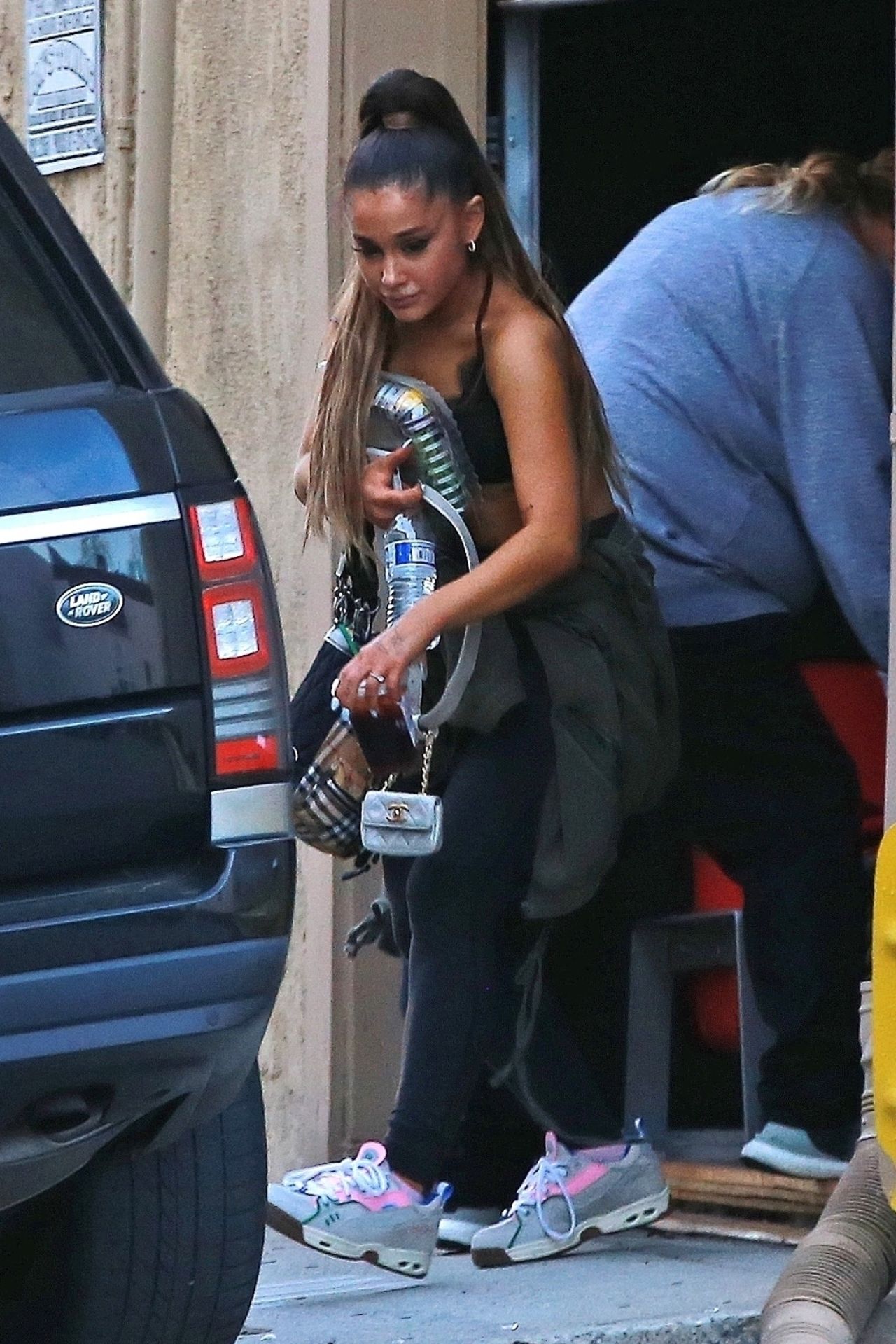 Ariana Grande - Leaving Dance Studio in LA 01/27/2019 • CelebMafia