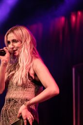 Ashlee Simpson and Evan Ross - Concert at Slims in San Francisco 01/19/2019
