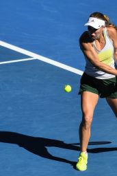 Caroline Wozniacki – Practicing in Melbourne 01/11/2019