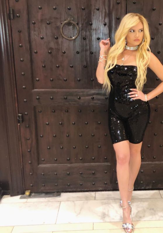 Chanel West Coast - Personal Pics 01/02/2019