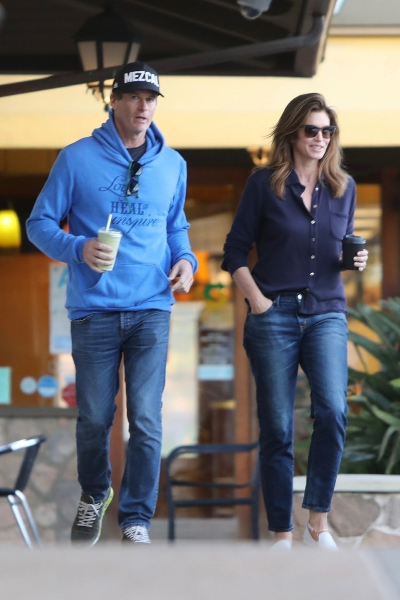 Cindy Crawford At Sunlife Organics In La 01 19 2019 • Celebmafia