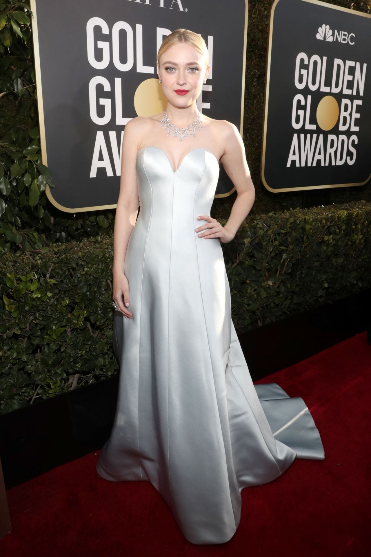 Dakota Fanning – 2019 Golden Globe Awards Red Carpet • CelebMafia