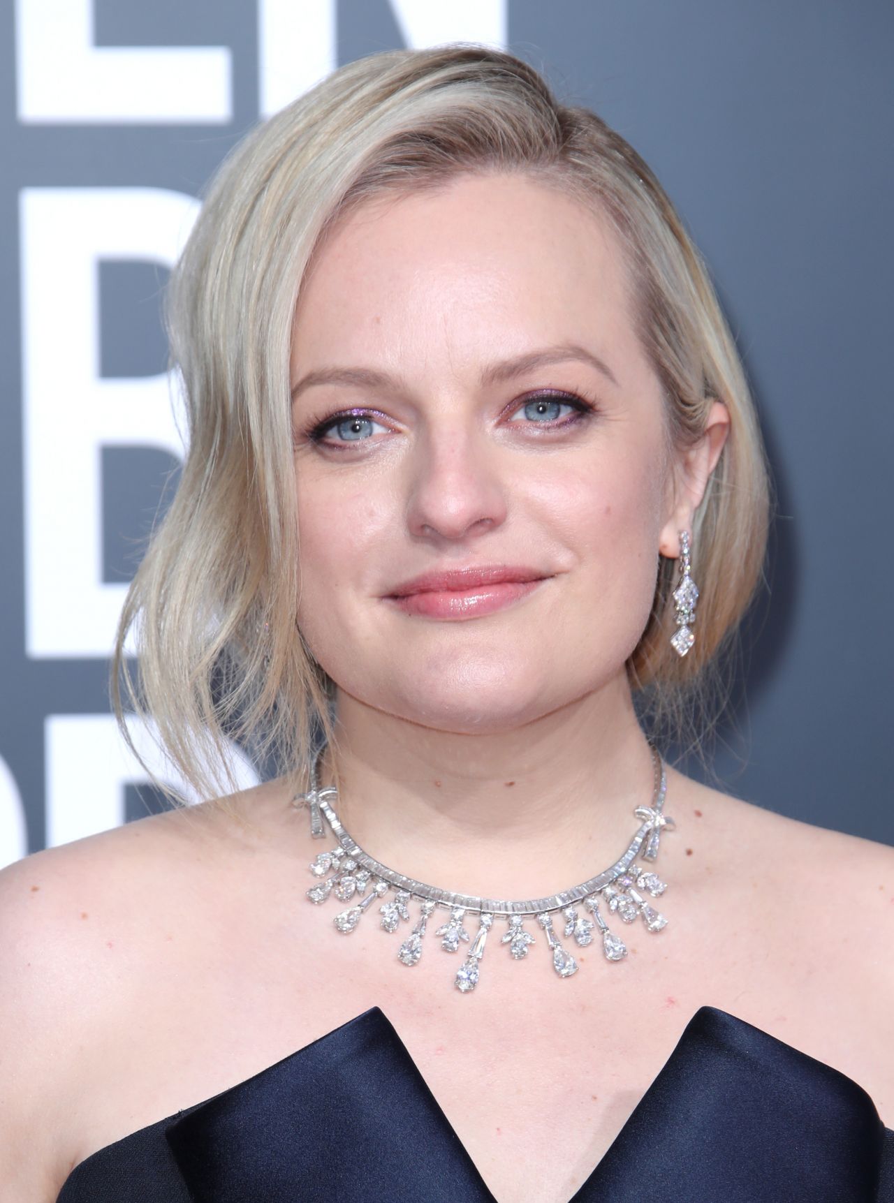 Elisabeth Moss – 2019 Golden Globe Awards Red Carpet • CelebMafia