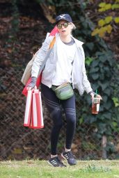 Elizabeth Banks in Tights 01/13/2019