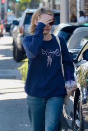 Emma Roberts at a Coffee Bean & Tea Leaf in Beverly Hills 01/03/2019