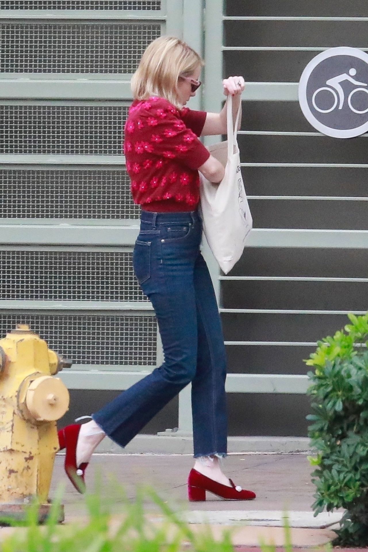 Emma Roberts Casual Style 01/15/2019 • CelebMafia