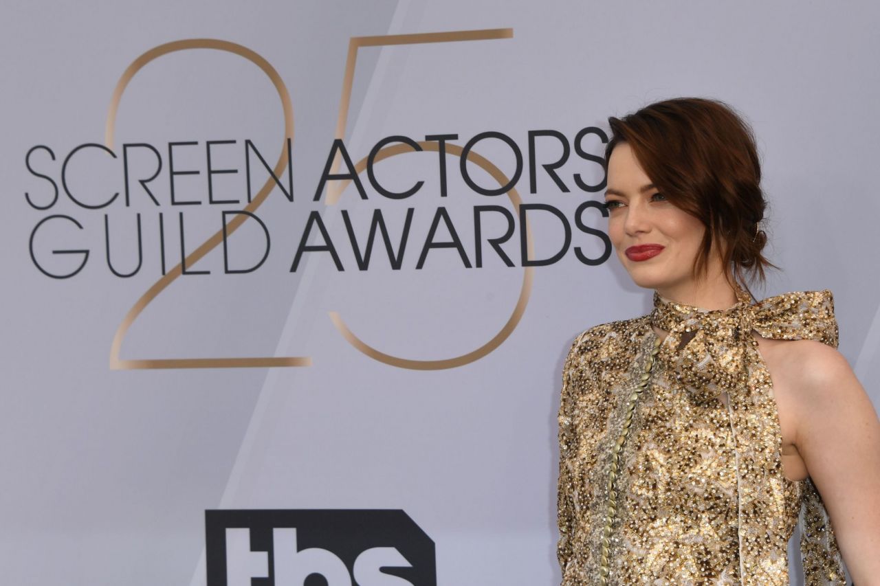 Emma Stone Stuns In Grecian-Inspired Gown By Louis Vuitton On Bleat Red  Carpet