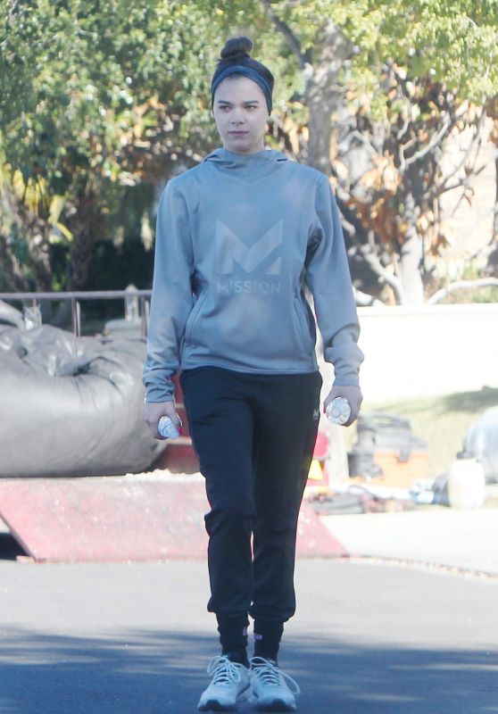 Hailee Steinfeld in Casual Outfit 01/02/2019