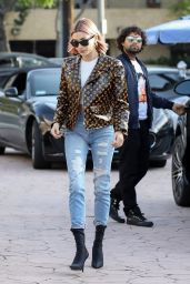 Hailey Rhode Bieber Street Style 01/18/2019