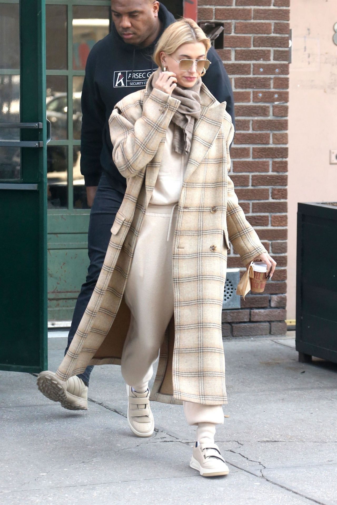 Hailey Rhode Bieber Winter Street Fashion 01/30/2019 • CelebMafia