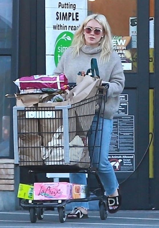 Hilary Duff - Grocery Shopping at Ralph