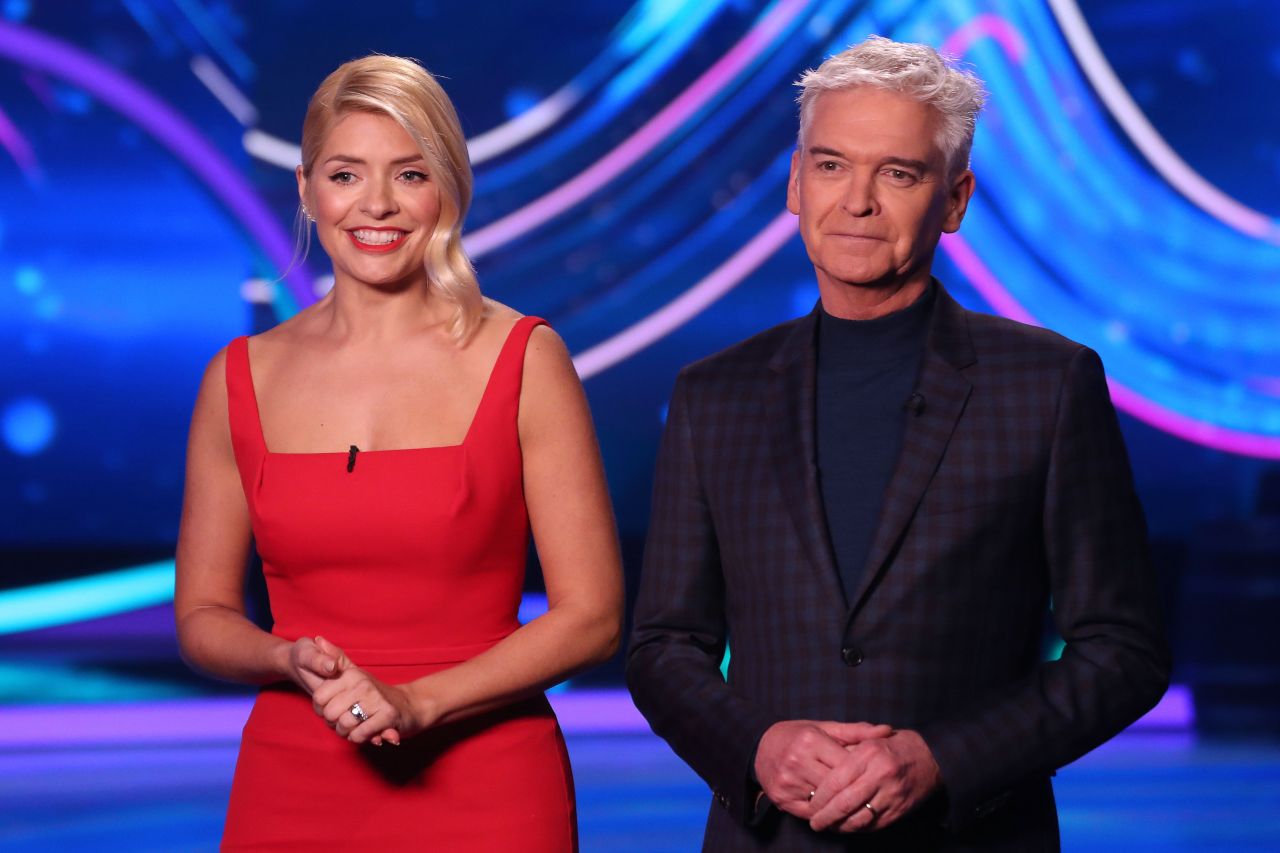 Holly Willoughby - Dancing on Ice TV Show, S11E4 in Hertfordshire1280 x 853