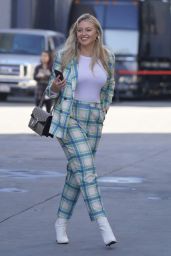Iskra Lawrence Style and Fashion 01/04/2019