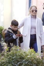 Jennifer Lopez - Shopping at The Grove in Los Angeles 01/08/2019