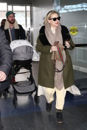 Kate Hudson in Travel Outfit 01/13/2019