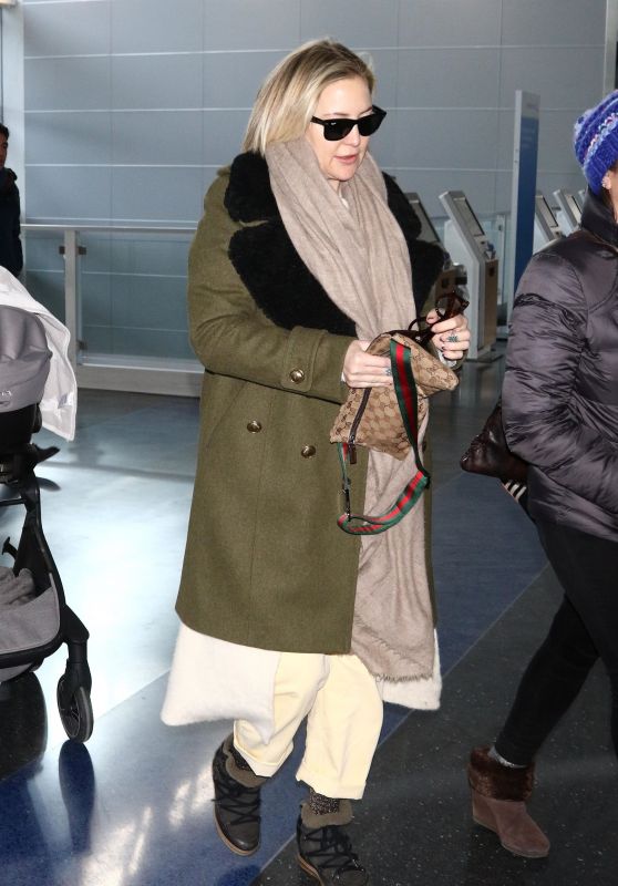 Kate Hudson in Travel Outfit 01/13/2019 • CelebMafia