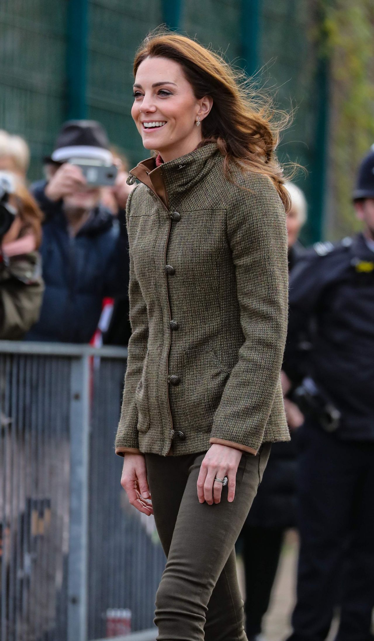 Kate Middleton - Visits the King Henry’s Walk Garden in Islington 01/15 ...
