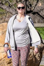 Kate Upton - Hiking in the Hollywood Hills 01/04/2019