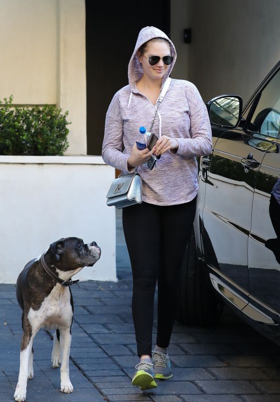 Kate Upton - Leaving Her House in Beverly Hills 01/03/2019