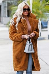 Khloe Kardashian Street Style 01/07/2019