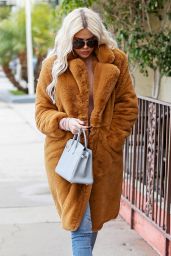 Khloe Kardashian Street Style 01/07/2019