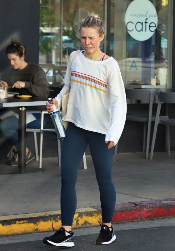 Kristen Bell in Tights - Leaving a Pilates Class in Los Feliz 01/22/2019