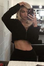 Kylie Jenner - Personal Pics 01/10/2019
