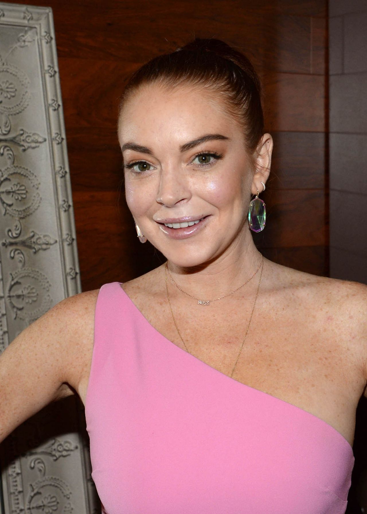 lindsay-lohan-backstage-at-the-rachael-ray-show-in-nyc-01-08-2019-13.jpg